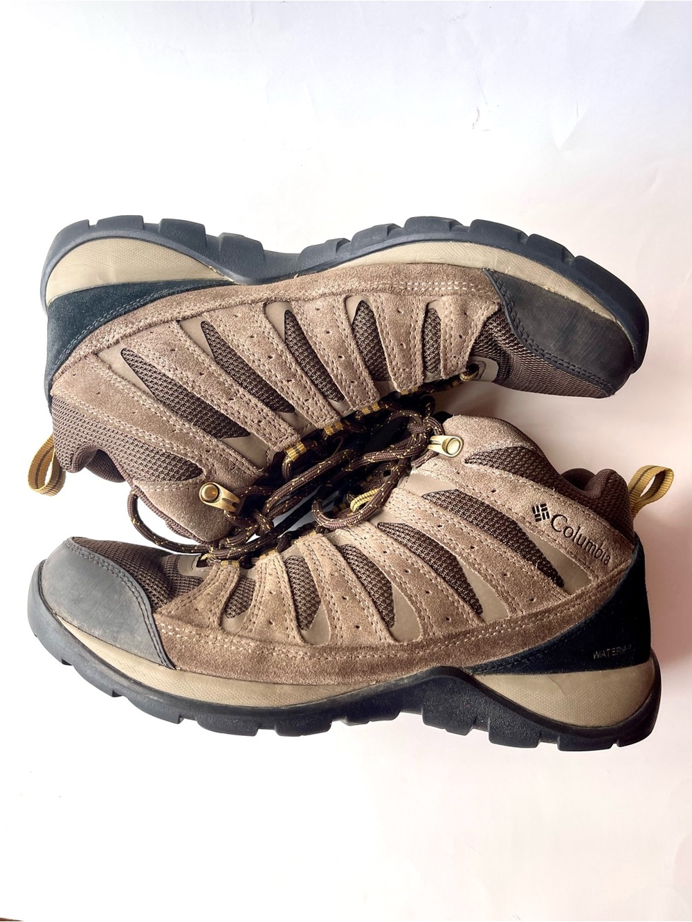 Columbia Redmond V2 Mid Waterproof Hiking Boot - Size 9